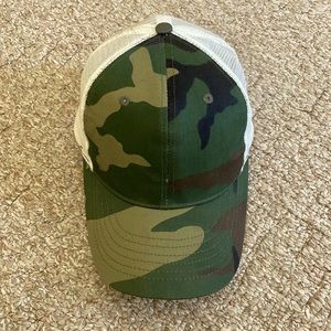 Green camouflage trucker hat
